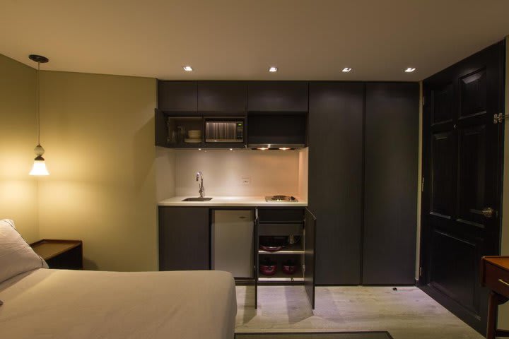 Guest room with kitchenette