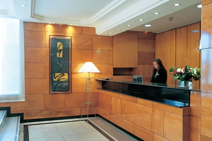 Recepción del hotel NH Sur en Madrid