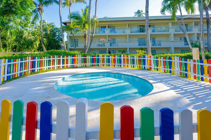 Piscina en el club de niños