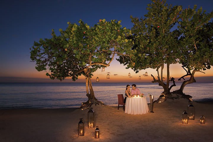 Cena romántica en la playa