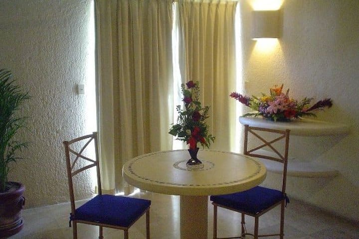 Dinning area at Villamar Princesa Suites