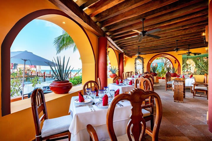 El restaurante Los Agaves sirve comida mexicana