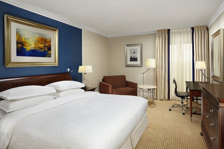 Classic room at the Sheraton Skyline Hotel London Heathrow