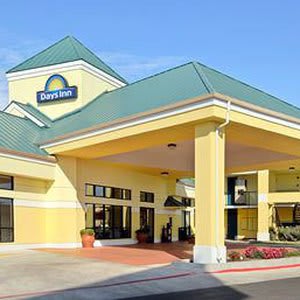 Days Inn by Wyndham Central San Antonio NW Medical Center