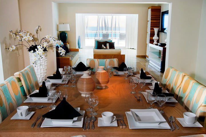 Dining area in an oceanfront apartment