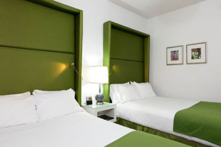 El Holiday Inn Express Chicago - Magnificent Mile dispone de 175 habitaciones