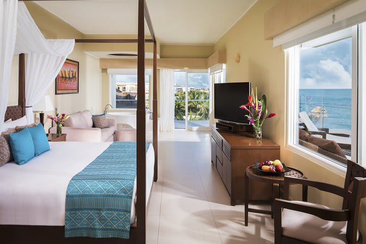 Honeymoon oceanfront suite