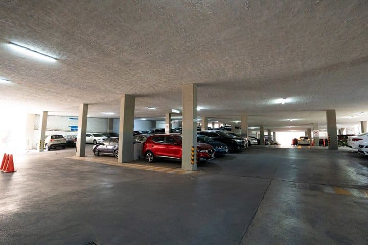 Interior del estacionamiento