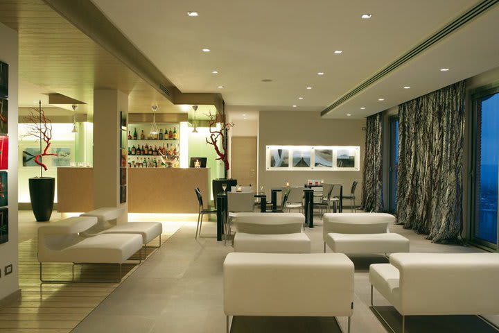 Lobby at the Barcelo Aran Blu hotel near Rome