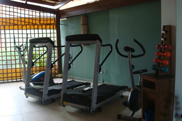 Refugio da Vila has a fitness center