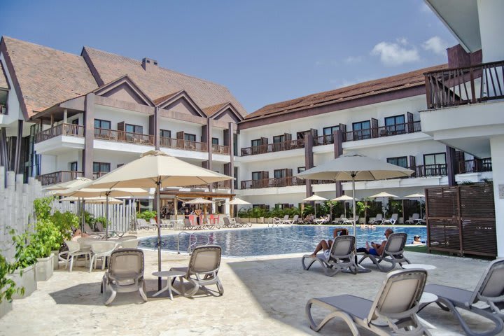 Sun loungers by the pool