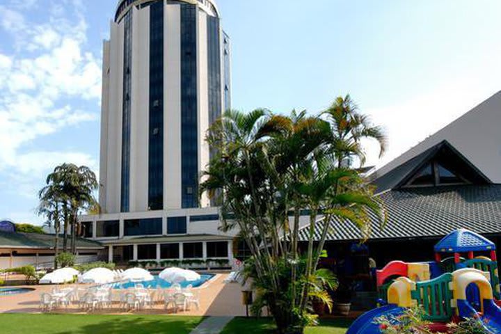 Área exterior dentro del hotel Golden Tulip Internacional en Foz do Iguazú