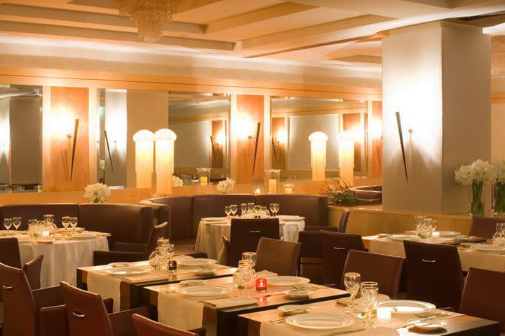 El restaurante Apicio en el hotel Starhotels Metropole en Roma sirve comida internacional