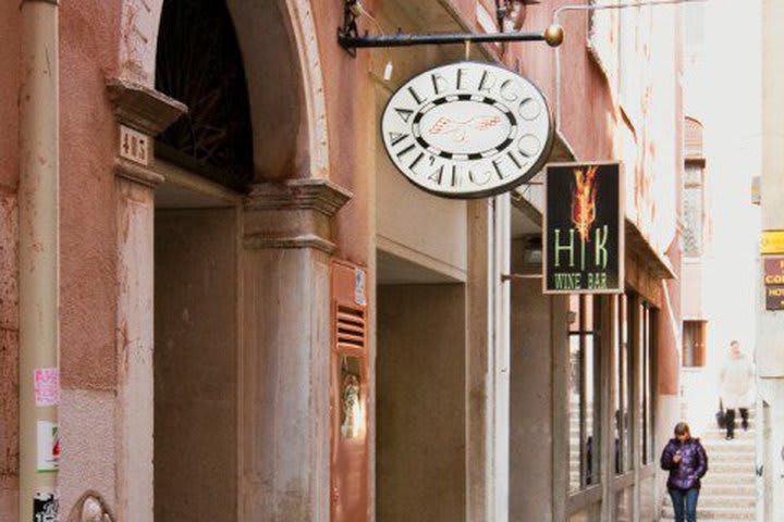 Entrada del Hotel All'Angelo en el centro de Venecia