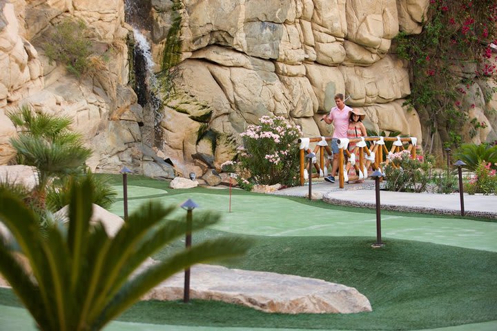 Miniature golf