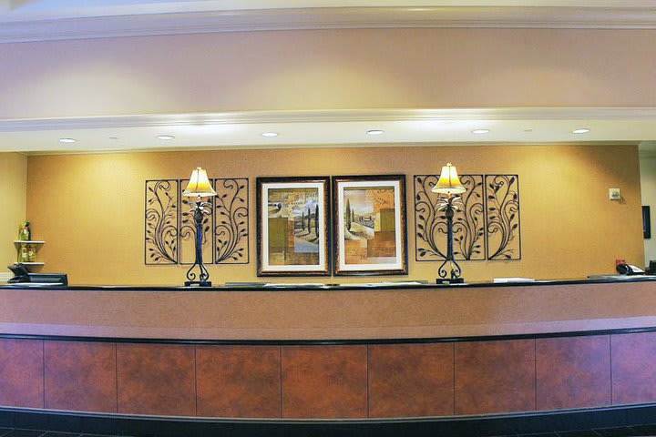 Recepción del hotel La Quinta Inn & Suites Convention Center en San Antonio