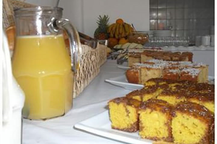 Hotel Souzamar Iguacu offers a breakfast bar