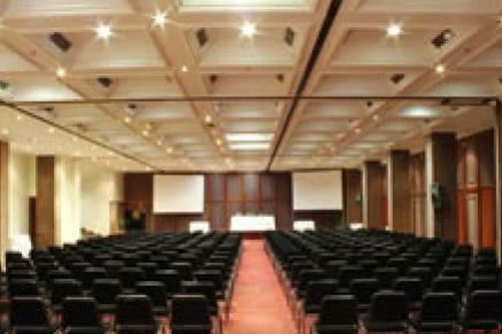 Meeting room at Naoum Plaza in Brasilia