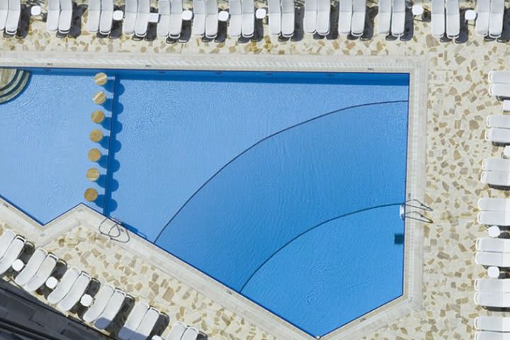 Outdoor pool at the Marmara Taksim in Istanbul open seasonally