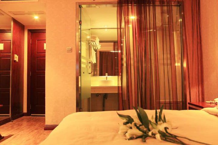 View of the deluxe guest room at the Manhattan Bund Business Hotel in Shanghai