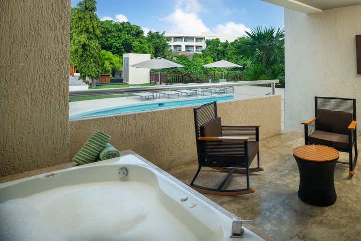 Suite Family Concierge swim-up