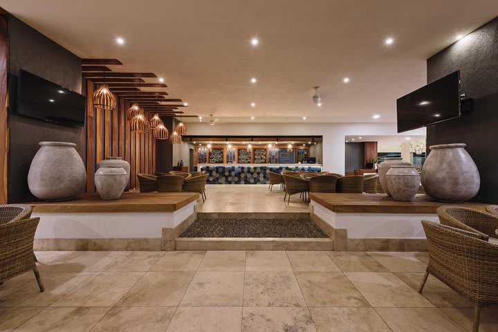 Overview of the lobby