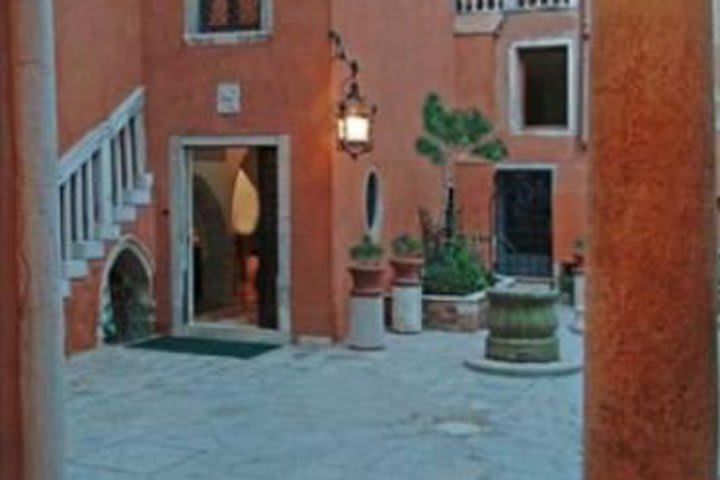 El San Moisè es un hotel en Venecia cerca del Gran Teatro La Fenice