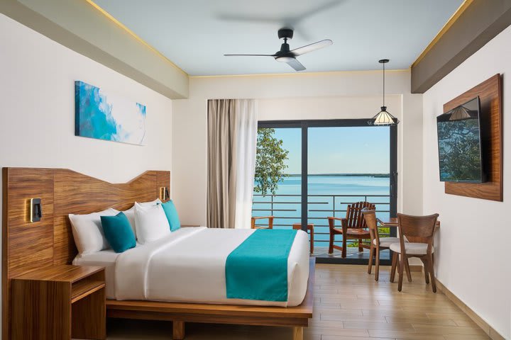 Guest room in front of the lagoon