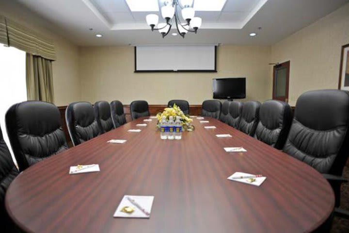 Sala de juntas del hotel de negocios Monte Carlo Inn Toronto en Markham