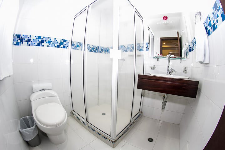 Baño en una habitación