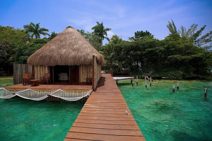 Cabaña del spa sobre el agua