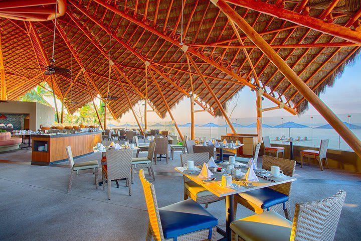 Restaurante La Brise con vistas al mar