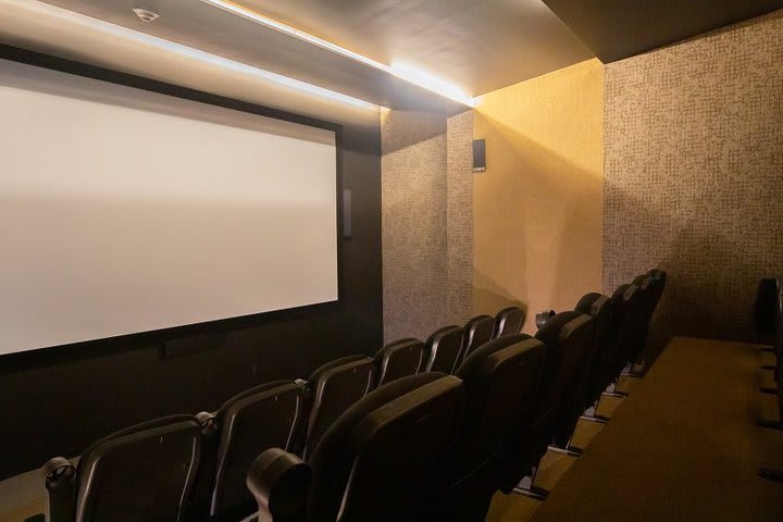 2 salas de cine para 22 personas cada una