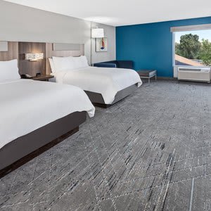 Holiday Inn Express Hotel & Suites Chicago-Algonquin, an IHG Hotel