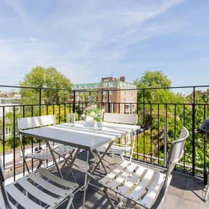 Kensington Apartment with terrace