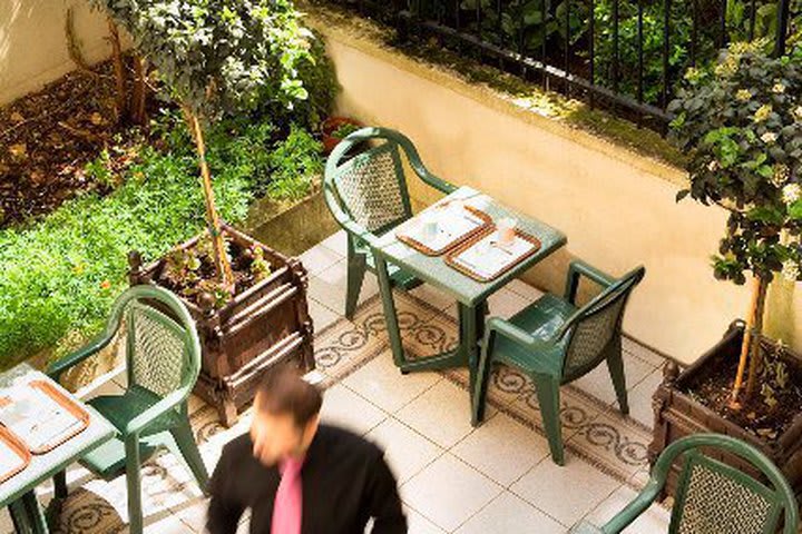 Terraza del Timhotel, hotel cerca de la Torre Eiffel