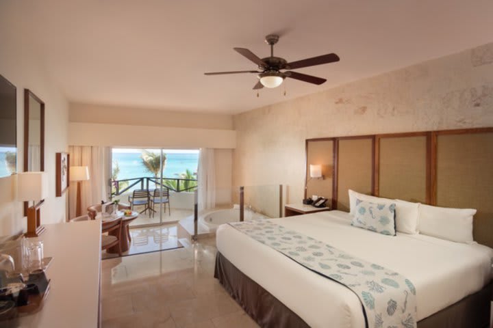 Junior suite con jacuzzi vista frente al mar