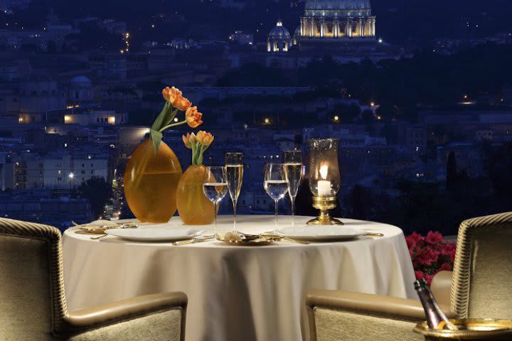 El restaurante La Pergola del hotel Rome Cavalieri tiene terraza panorámica