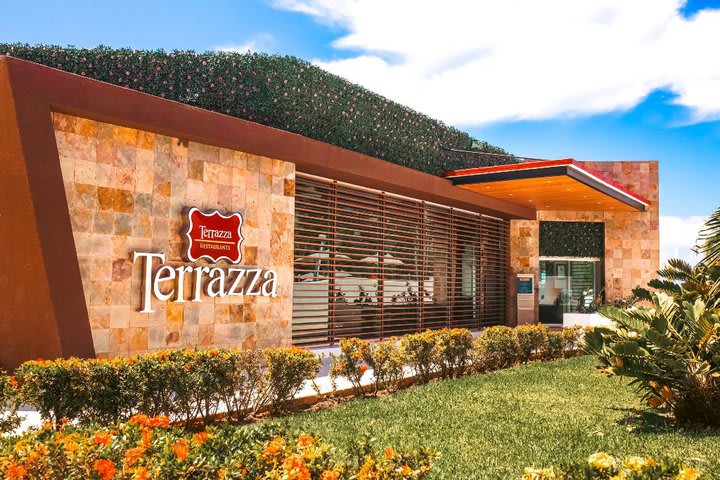 Access to the Terraza restaurant