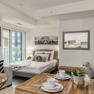 QuickStay - Classy & Rustic Downtown Condo