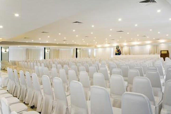 Golden Tulip Recife Palace offers meeting rooms accommodating up to 1,000 guests