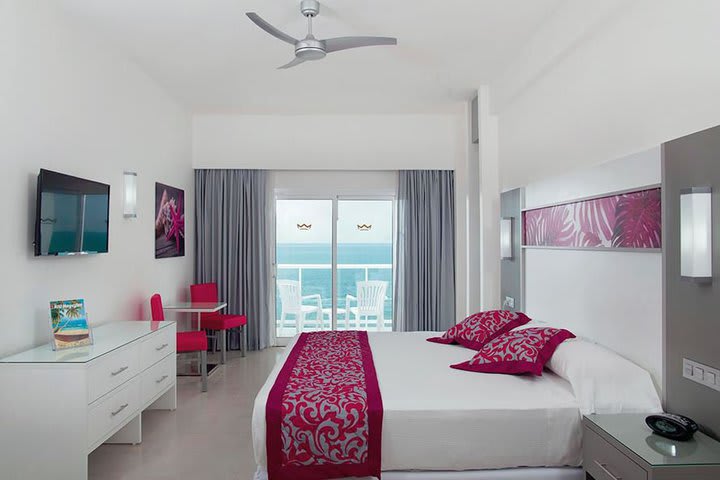 Standard double guest room with ocean view