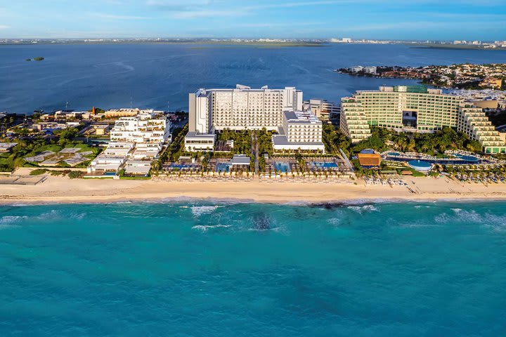 Hotel frente a la playa