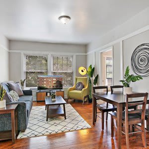 Modern & Stylish 3BR Apt in Rogers Park