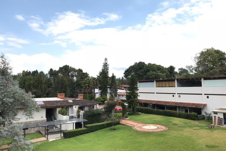 The hotel offers a garden for events