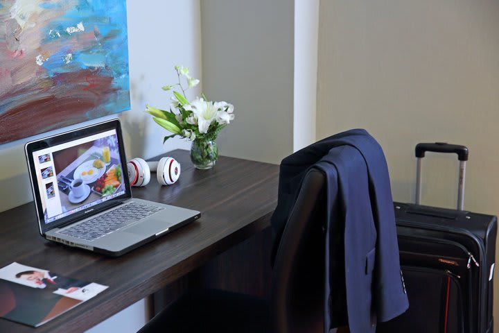 Mesa de trabajo en una habitación