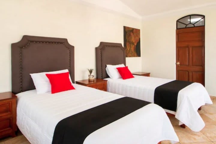 Standard room with 2 single beds