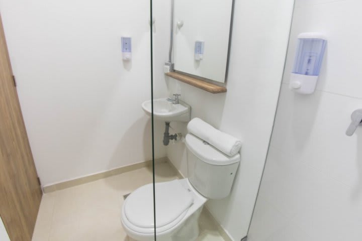 Private guest bathroom with shower