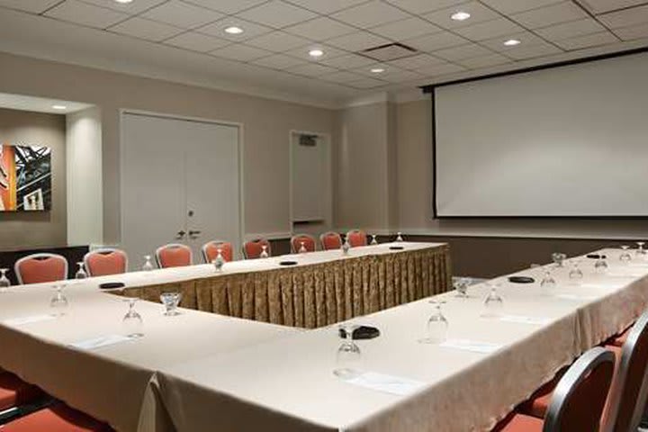 The Embassy Suites Chicago Downtown hotel has conference facilities