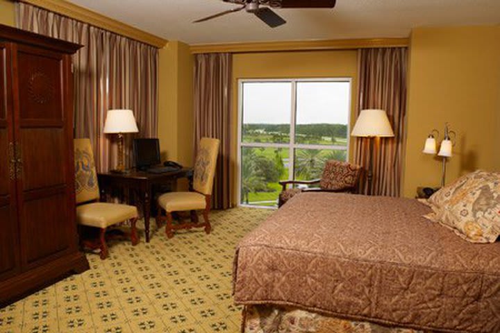 Gaylord Palms offers rooms with views of the city of Florida